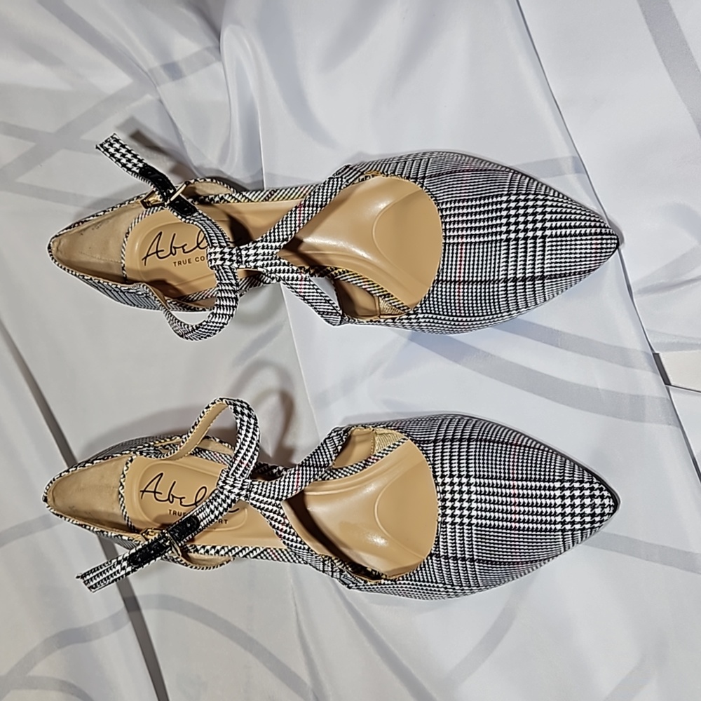 Abella Seneca Pumps Plaid in Black/White/Red Size 7.5 - 2.5"